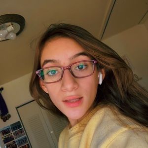 Meet your Posher, Alejandra